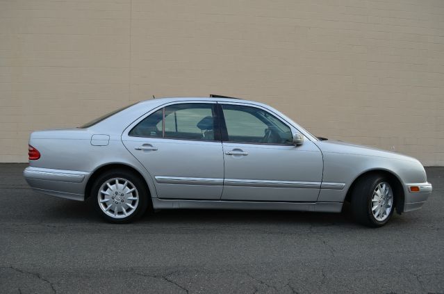 2000 Mercedes-Benz E-Class SXT