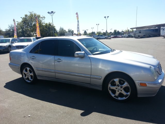 2002 Mercedes-Benz E-Class SXT