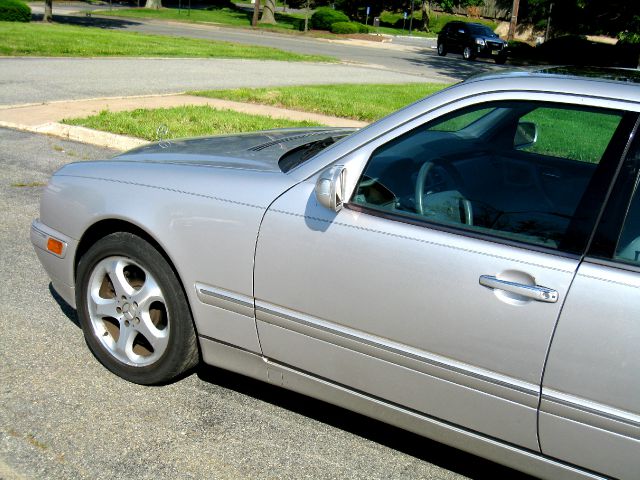 2002 Mercedes-Benz E-Class 2WD Supercrew 139 XLT