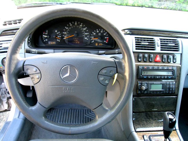 2002 Mercedes-Benz E-Class 2WD Supercrew 139 XLT