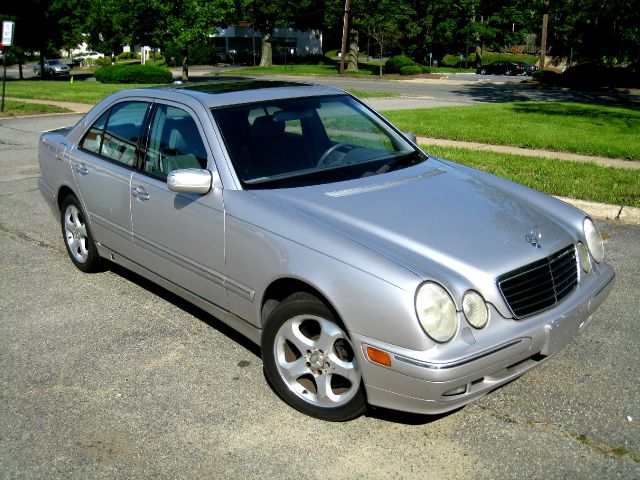 2002 Mercedes-Benz E-Class 2WD Supercrew 139 XLT