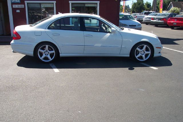 2009 Mercedes-Benz E-Class Amenities Package