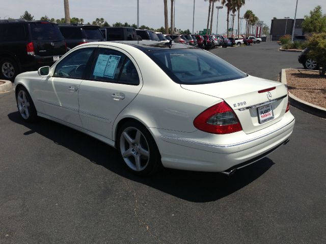 2009 Mercedes-Benz E-Class Amenities Package