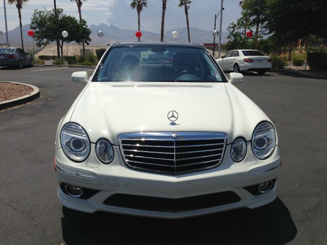 2009 Mercedes-Benz E-Class Amenities Package