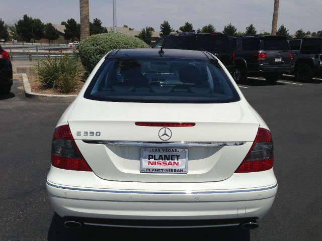 2009 Mercedes-Benz E-Class Amenities Package