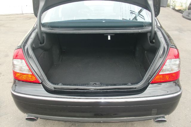 2009 Mercedes-Benz E-Class Amenities Package