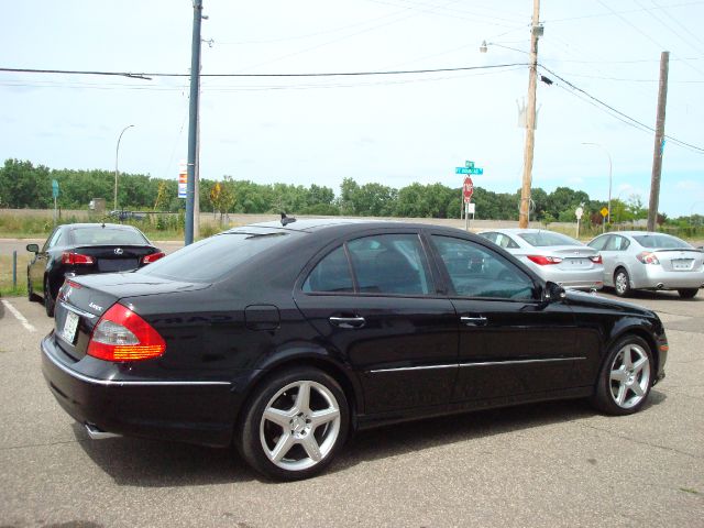 2009 Mercedes-Benz E-Class Crew Cab 167 WB 4WD DRW SLT