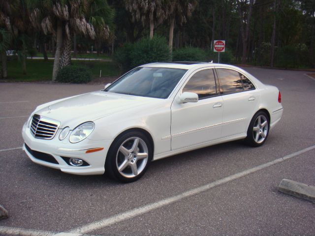 2009 Mercedes-Benz E-Class Amenities Package