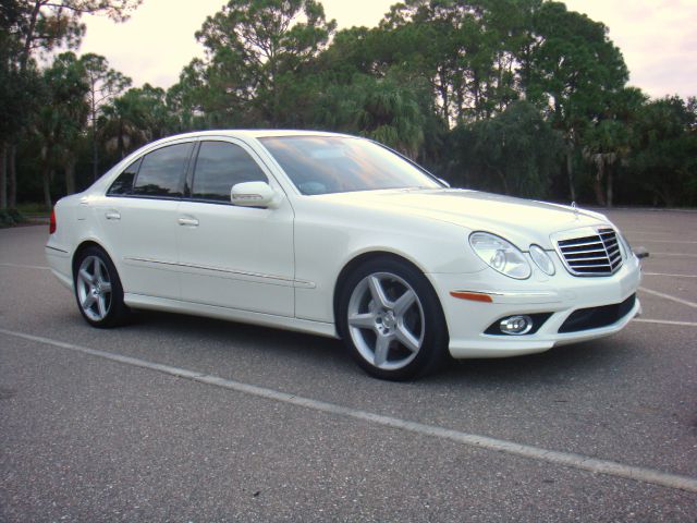 2009 Mercedes-Benz E-Class Amenities Package