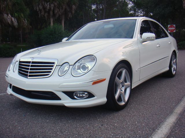 2009 Mercedes-Benz E-Class Amenities Package