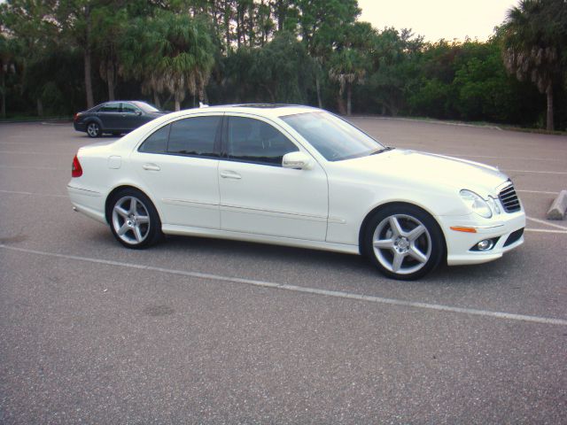 2009 Mercedes-Benz E-Class Amenities Package