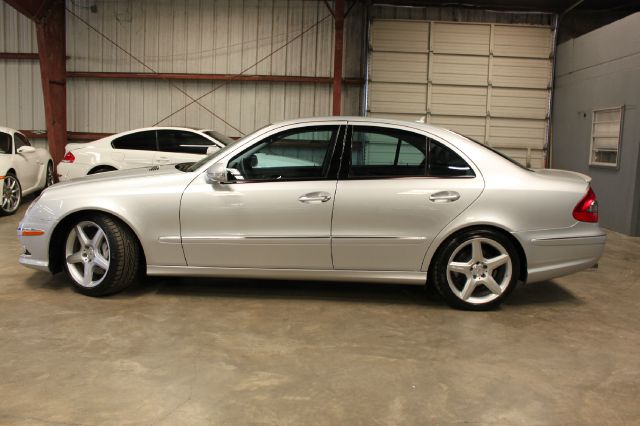 2009 Mercedes-Benz E-Class Amenities Package