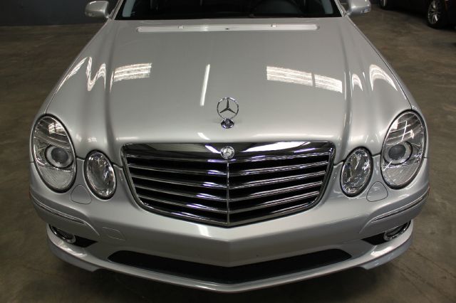 2009 Mercedes-Benz E-Class Amenities Package