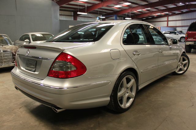 2009 Mercedes-Benz E-Class Amenities Package