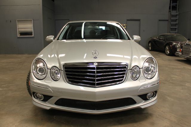 2009 Mercedes-Benz E-Class Amenities Package