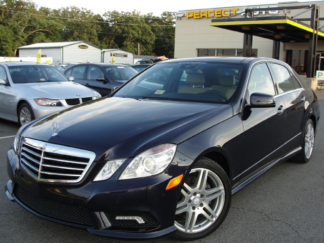 2010 Mercedes-Benz E-Class 2010 Nissan 2.0S