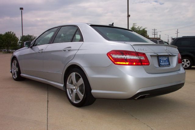 2010 Mercedes-Benz E-Class 2010 Nissan 2.0S