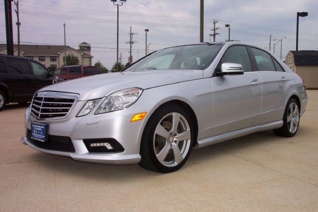 2010 Mercedes-Benz E-Class 2010 Nissan 2.0S