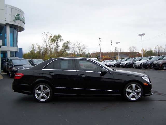 2010 Mercedes-Benz E-Class 2010 Nissan 2.0S