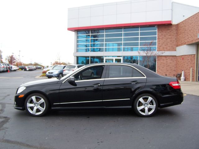 2010 Mercedes-Benz E-Class 2010 Nissan 2.0S