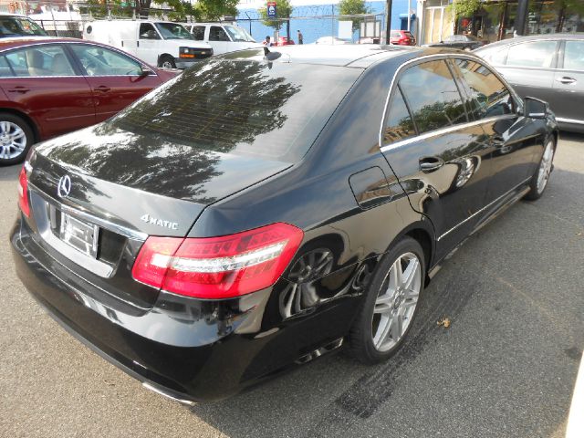 2010 Mercedes-Benz E-Class 2010 Nissan 2.0S