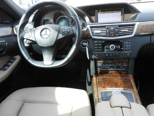 2010 Mercedes-Benz E-Class 2010 Nissan 2.0S