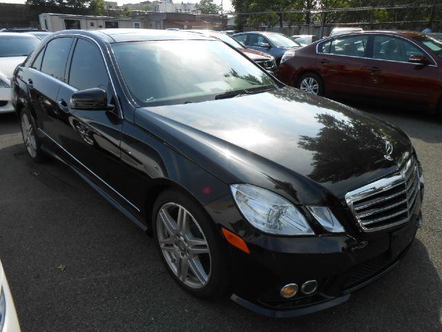 2010 Mercedes-Benz E-Class 2010 Nissan 2.0S