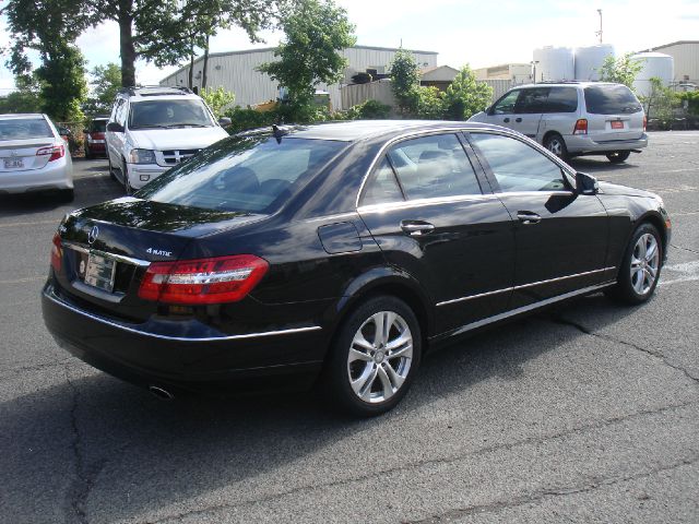 2010 Mercedes-Benz E-Class 2010 Nissan 2.0S