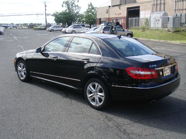 2010 Mercedes-Benz E-Class 2010 Nissan 2.0S