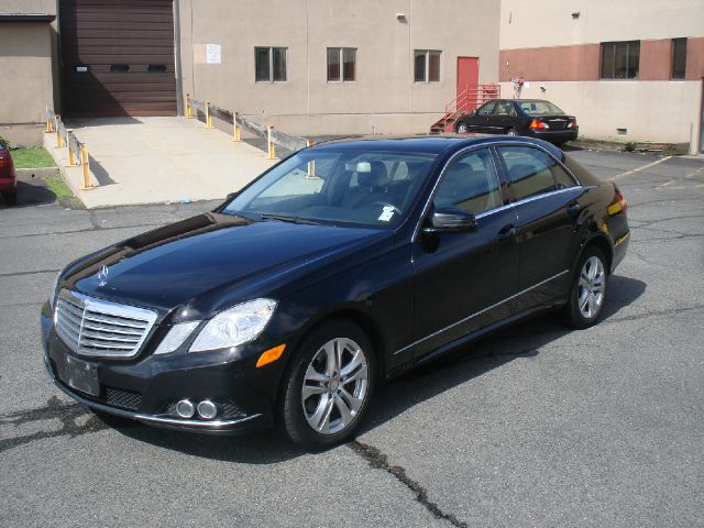 2010 Mercedes-Benz E-Class 2010 Nissan 2.0S