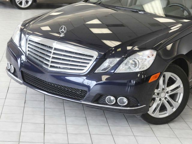 2010 Mercedes-Benz E-Class 2010 Nissan 2.0S