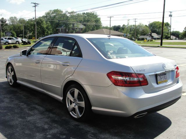 2010 Mercedes-Benz E-Class 2010 Nissan 2.0S