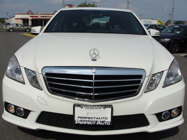 2010 Mercedes-Benz E-Class 2010 Nissan 2.0S