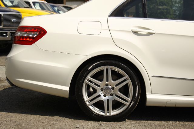 2010 Mercedes-Benz E-Class 2.5S W PWR Sunroof