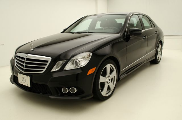 2010 Mercedes-Benz E-Class 2010 Nissan 2.0S