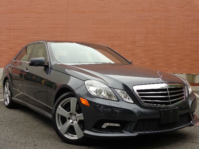 2010 Mercedes-Benz E-Class 2010 Nissan 2.0S