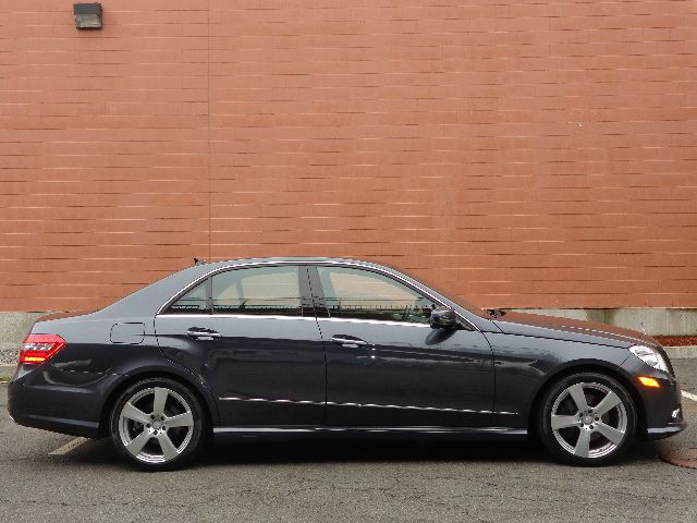 2010 Mercedes-Benz E-Class 2010 Nissan 2.0S