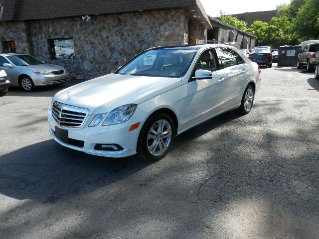 2010 Mercedes-Benz E-Class 2010 Nissan 2.0S