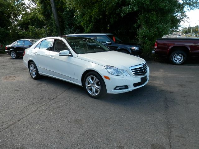 2010 Mercedes-Benz E-Class 2010 Nissan 2.0S