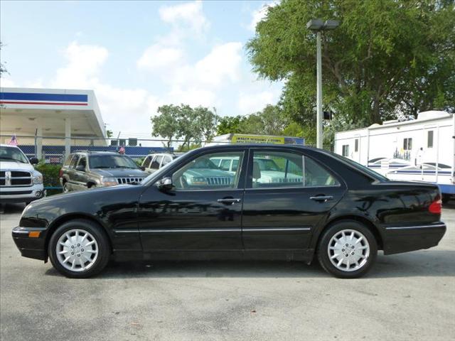 2000 Mercedes-Benz E Class SXT