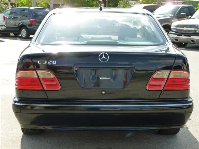 2000 Mercedes-Benz E Class SXT