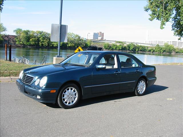 2001 Mercedes-Benz E Class SXT