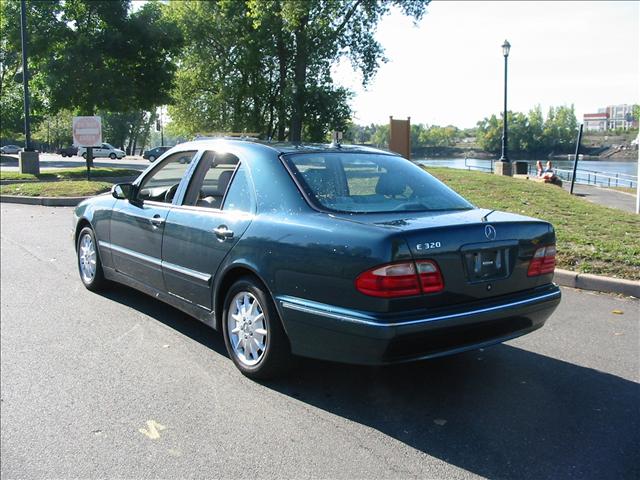 2001 Mercedes-Benz E Class SXT