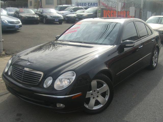 2004 Mercedes-Benz E Class Reg LB 4.7L V8 5-spd AT Grade