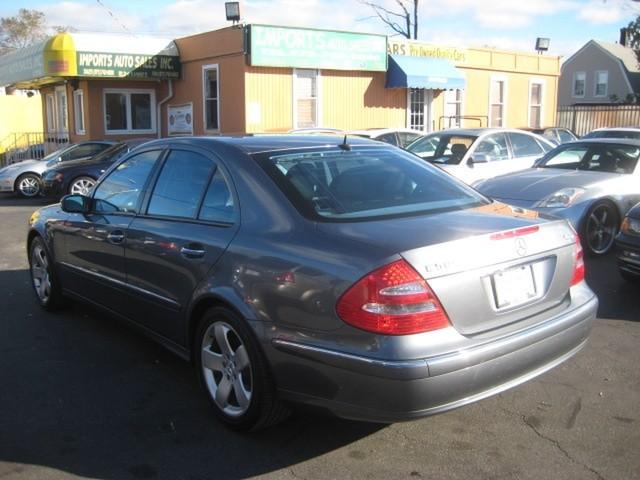 2005 Mercedes-Benz E Class 3.5 SE Coupe 2D