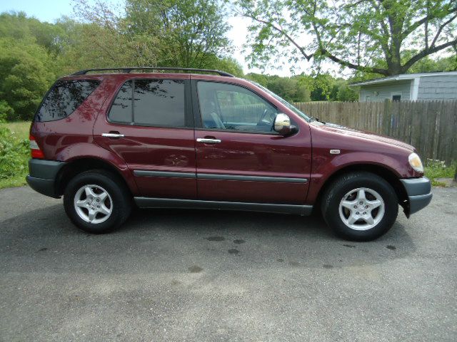 1998 Mercedes-Benz M-Class AWD Wagon Automatic VERY NICE