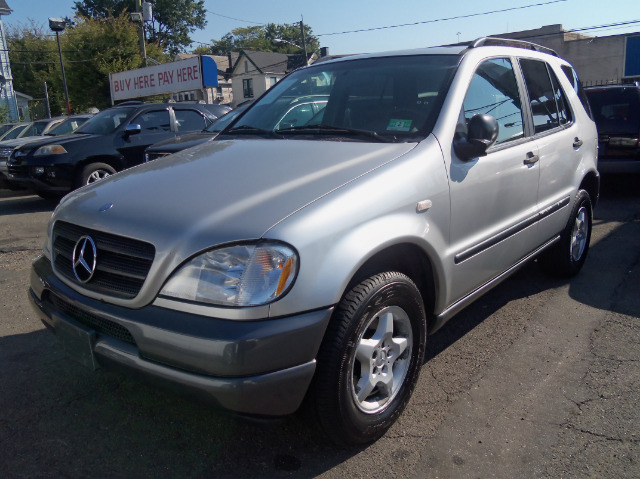 1998 Mercedes-Benz M-Class AWD Wagon Automatic VERY NICE