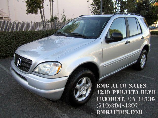 1999 Mercedes-Benz M-Class AWD Wagon Automatic VERY NICE