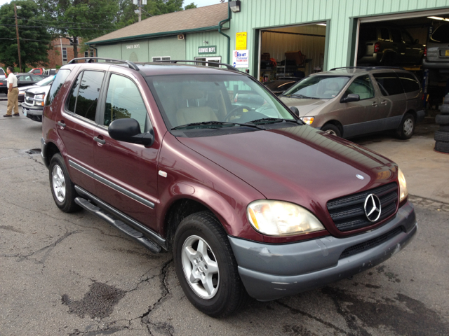 1999 Mercedes-Benz M-Class AWD Wagon Automatic VERY NICE