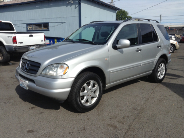 1999 Mercedes-Benz M-Class 3500 SLT Dually